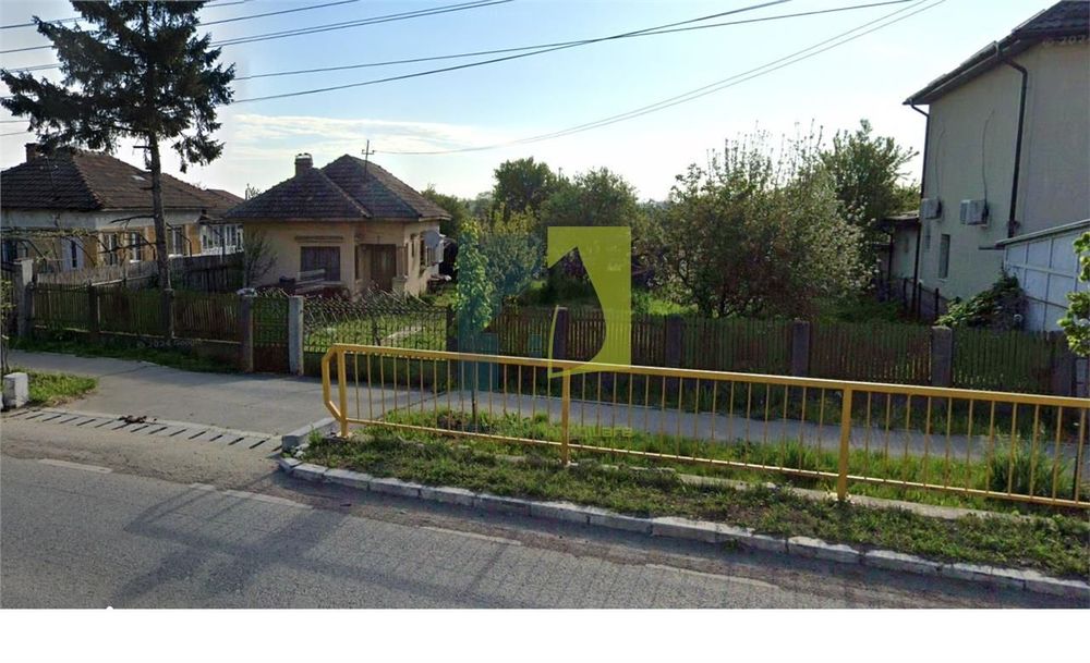 Teren stradal cu casa veche in Podari - toate utilitatile