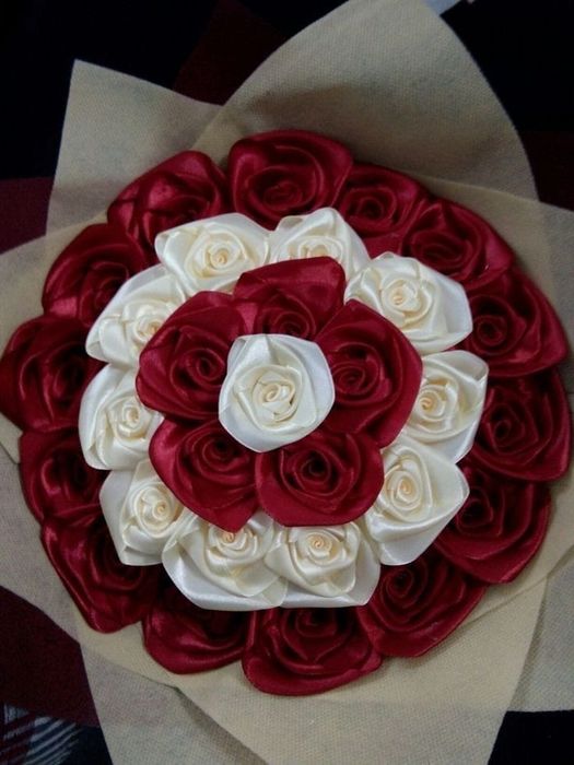 Цветы атласвый