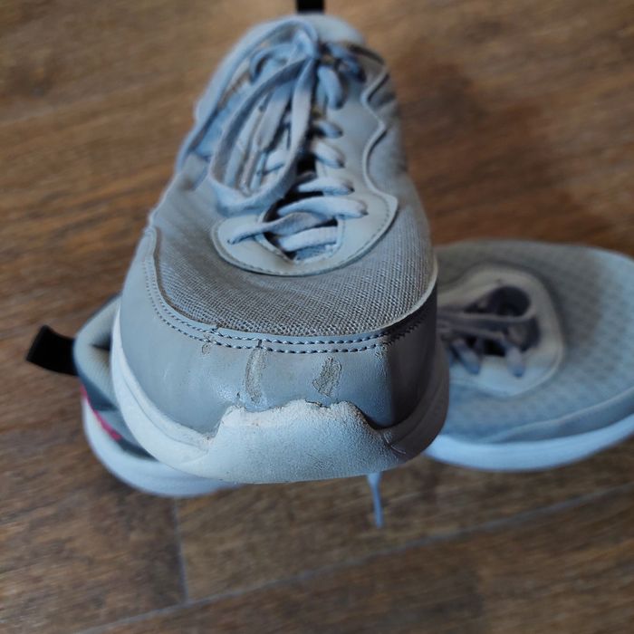 Продам кроссовки 40р