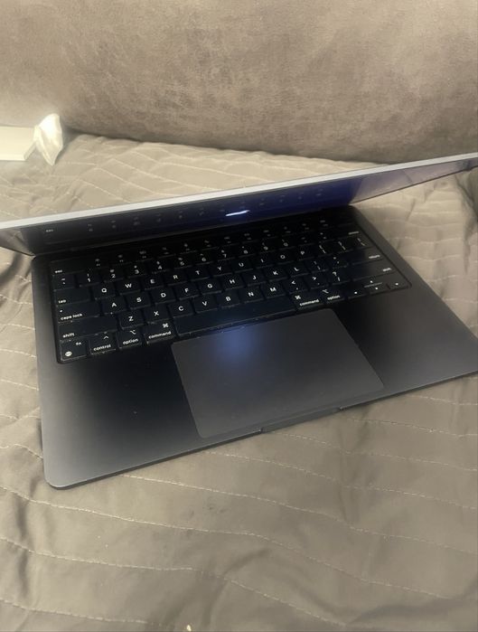 MacBook Air M2 13.6