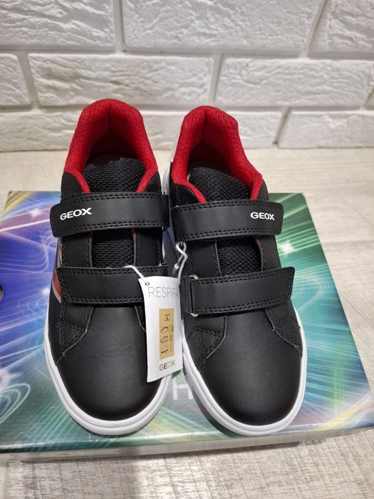 Светещи обувки Geox за момче