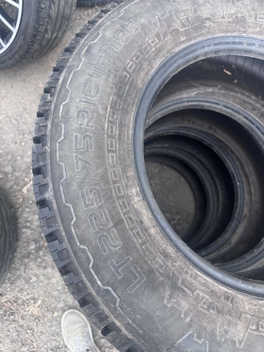 Шины  225/75/16  Нокйан