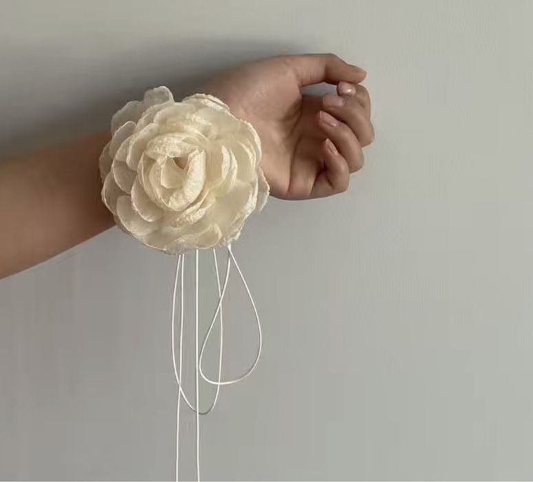 Чокер с цветком