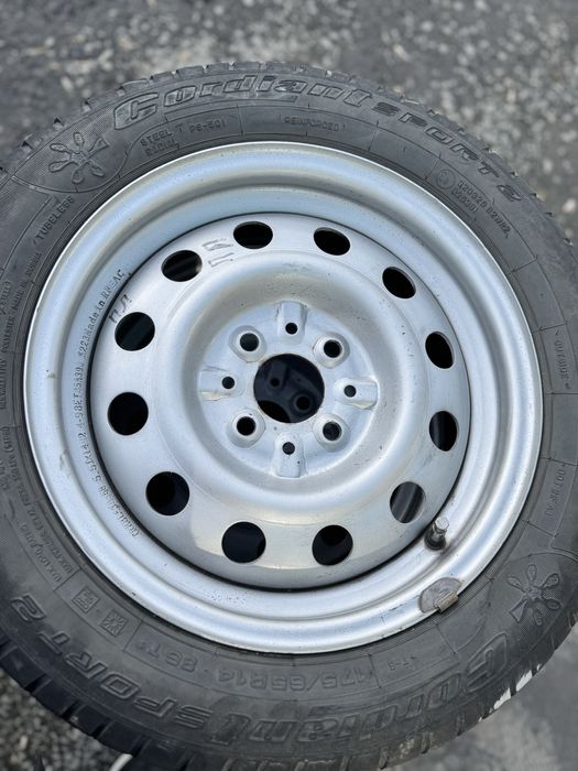 Продам летнюю резину с дисками