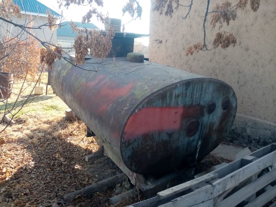 Продам емкость 3 тонны