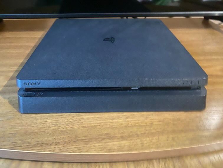 Playstation 4 slim