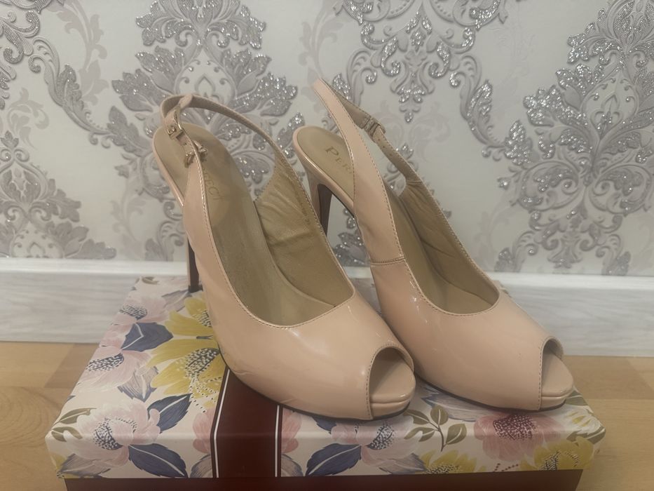 Туфли на высоком каблуке