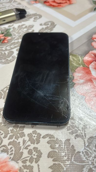 Vând iphone 13 128gb