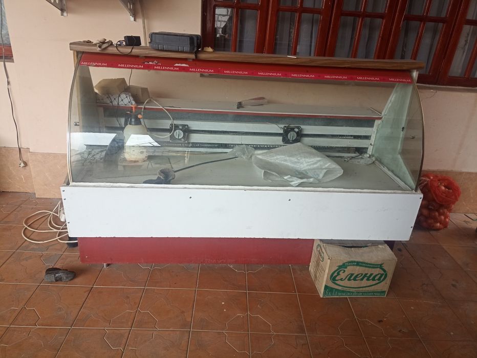 Витрина холодильник