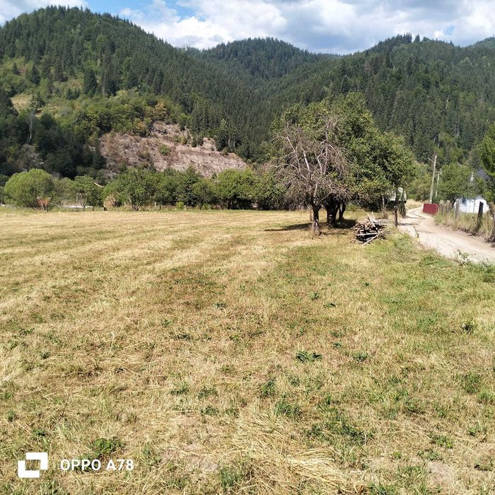Casa cu teren generos - zona de munte,acces direct la drum
