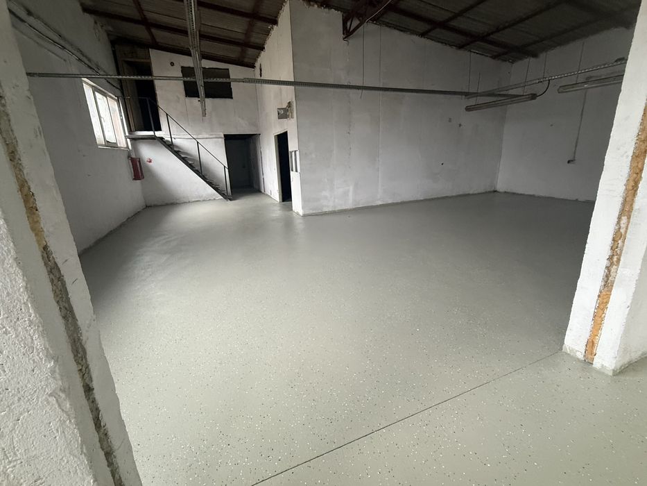 investitie ORADEA hala 300 mp /chirie 750 euro