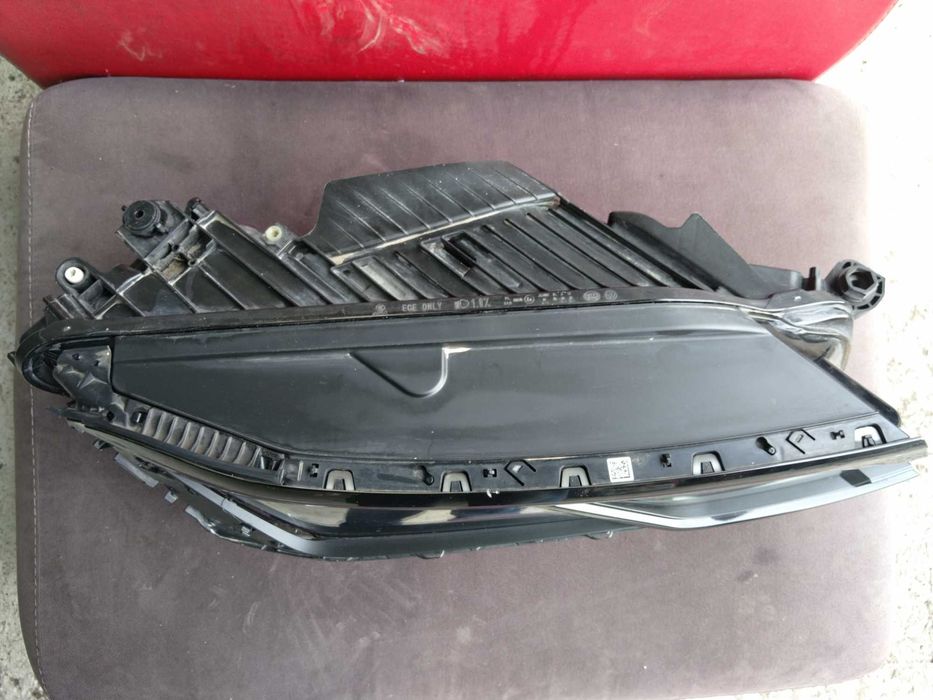Десен фар VW Touareg 3 2022