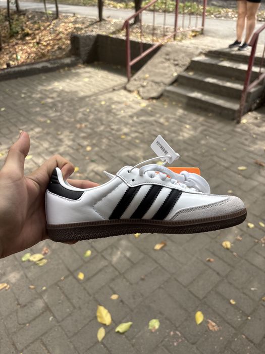 Продам абсолютно новые adidas samba og