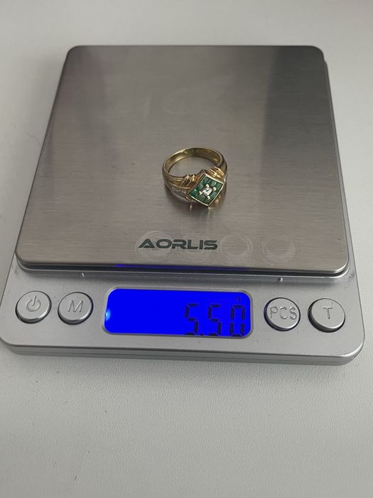 Inel cu diamante si smarad