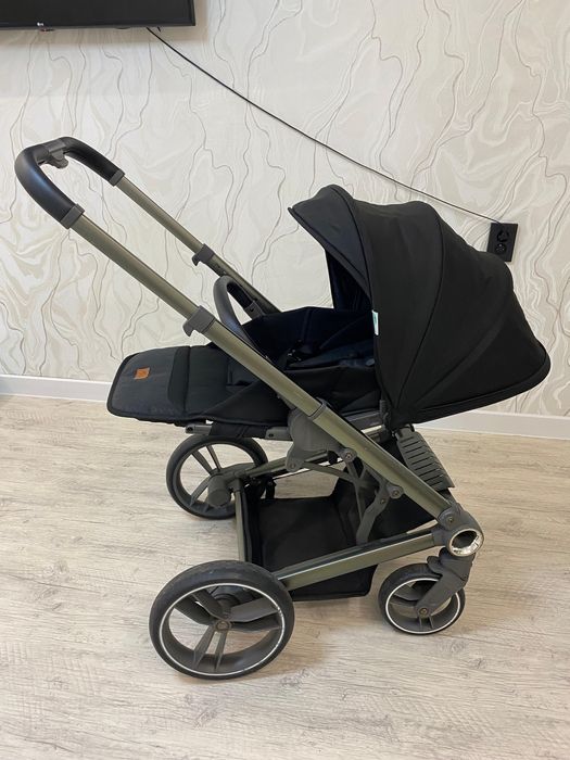 Продам стильную детскую коляску 2/1