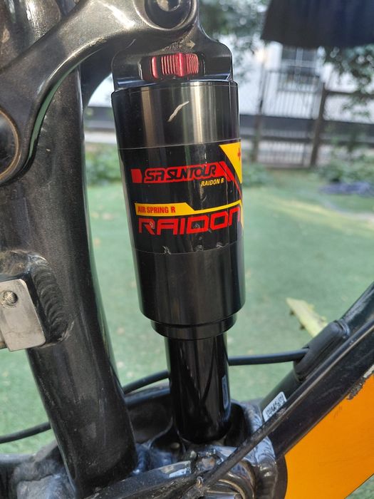 SR Suntour Raidon R 190×51 мм