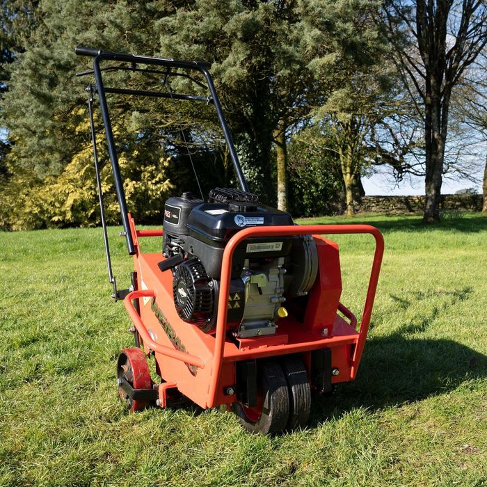 Aerator profesional pentru gazon (aerare gazon)