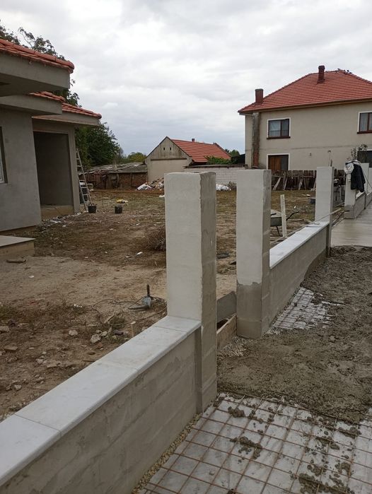 Fațade,  case la roșu,  gri , acoperiș, structuri,  betoane .