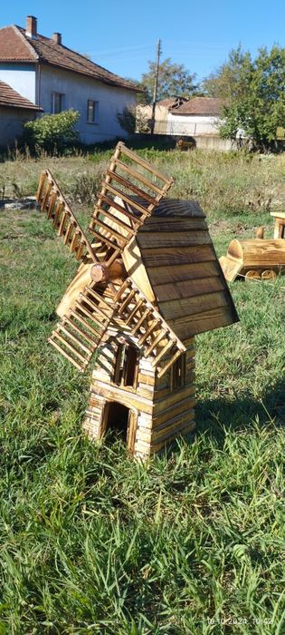 Вятърна мелница - градинска декорация