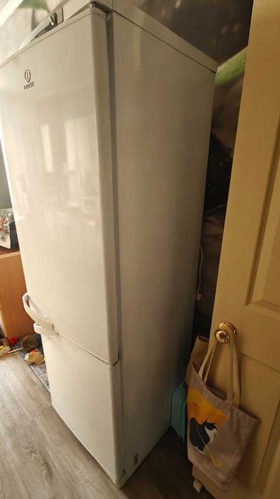Холодильник Indesit SB185.027 белый