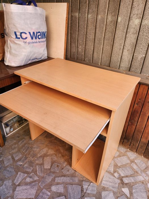 Компютърно бюро  с