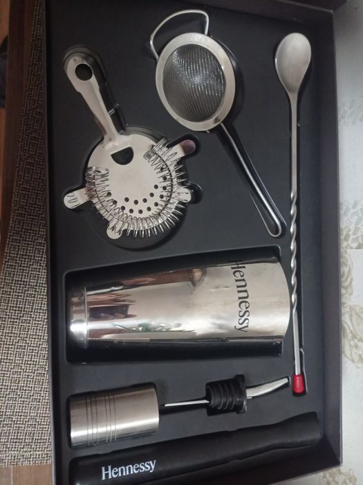 Продам барный набор Hennessy.