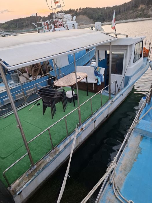 Лодка 9.8м  на  2.9м