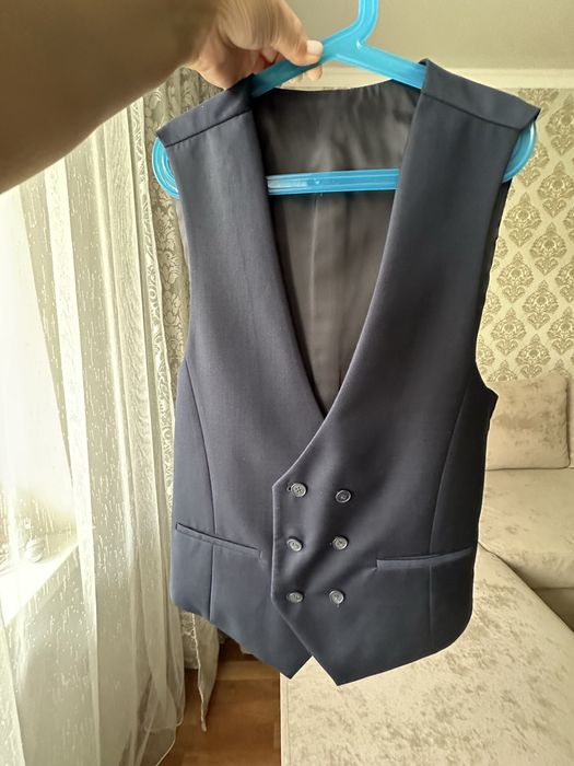 Продам костюм( тройка). В школу