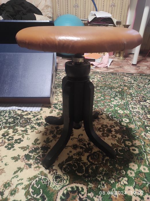 Продам стул для пианино