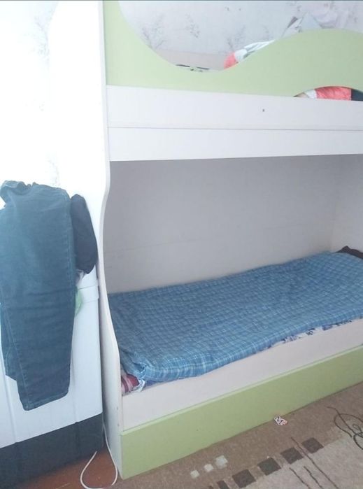 Кровать двухярусная продам