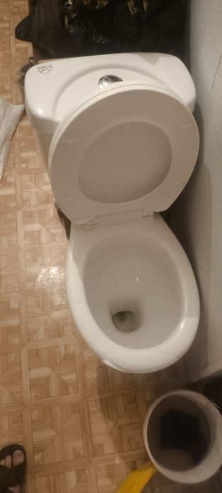 Продам унитаз почти новый