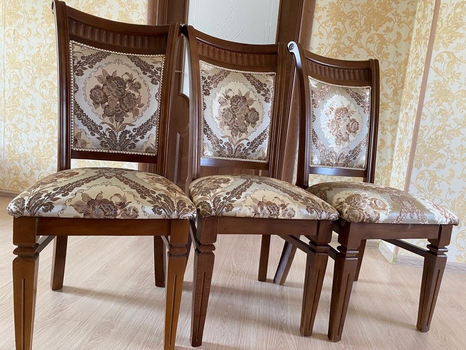 Комплект стульев новые