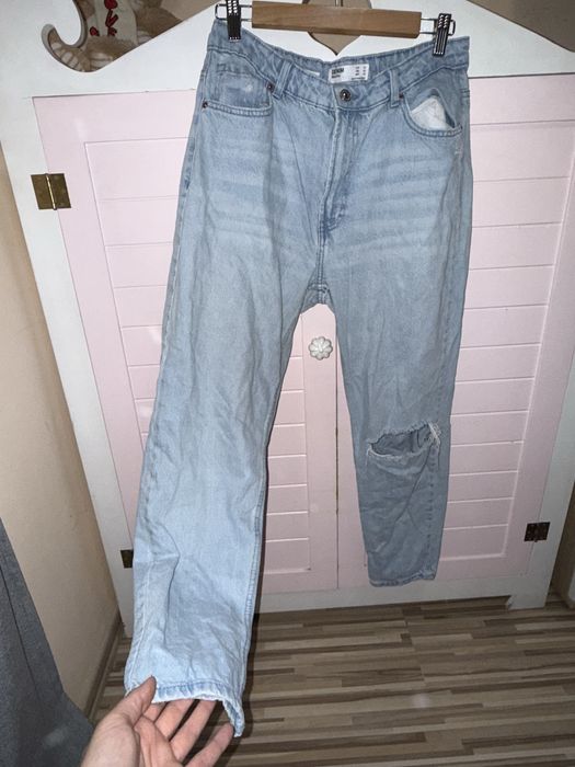 Няколко чифта дамски дънки и панталони