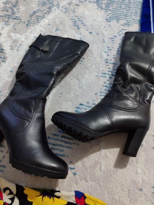 Продам кожанный натуральный сапоги.