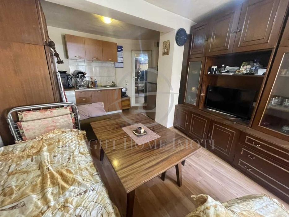 Продава се Едностаен апартамент в Пловдив, Център - 28 кв.м за 1893 €/кв.м - Снимка #2