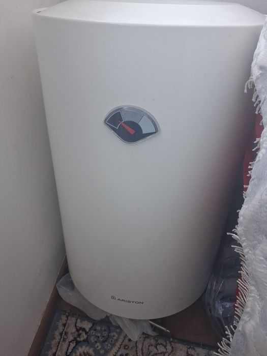 Водонагреватель Аристон 80л