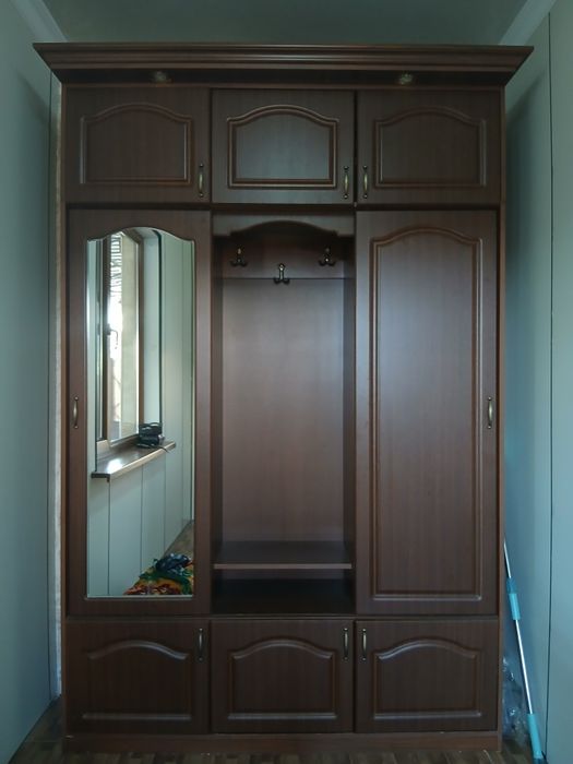 Шкаф для прихожей с зеркалом