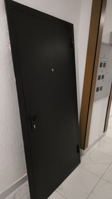 Продам дверь входную новую