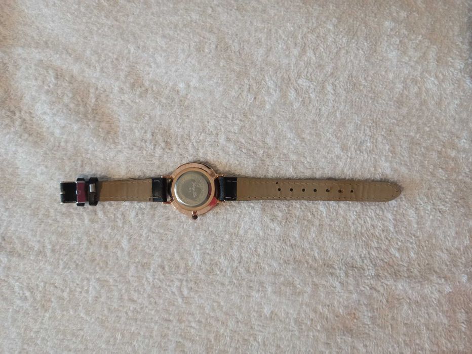 Дамски часовник.