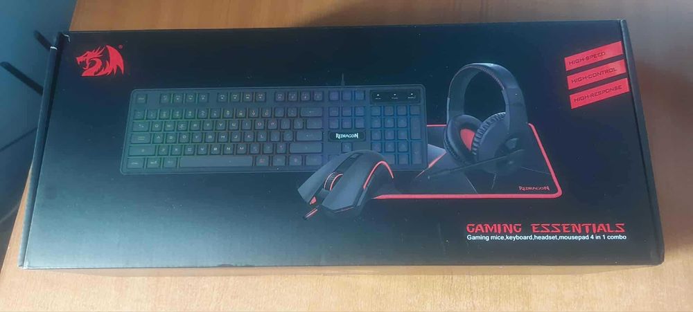 Kit gaming Redragon S137 tastatura mouse casti microfon 4 in 1 RGB nou