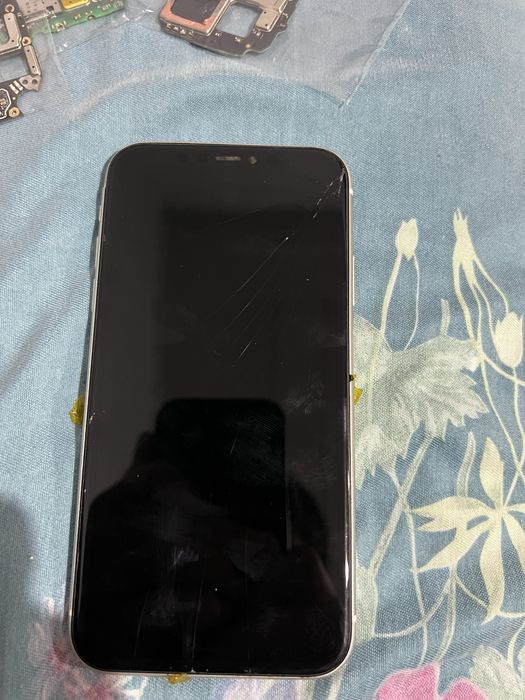Iphone 11 64 гб на запчасти
