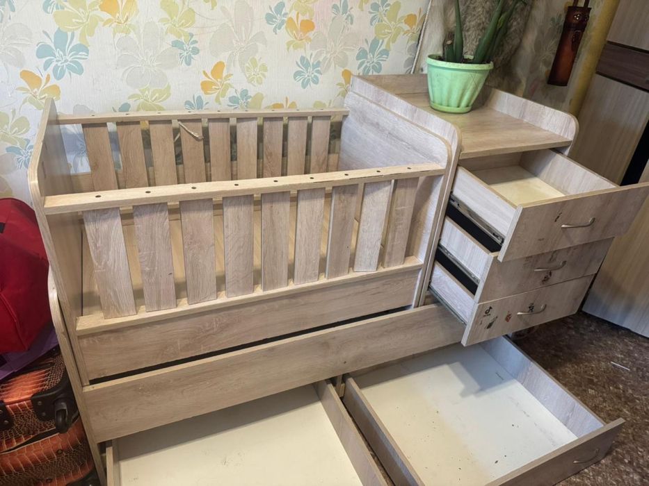 детская кроватка-трансформер с комодом