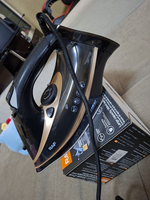 Утюг фирма Raf с мини доской