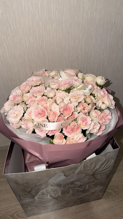 Кустовые красивые розы, размер М