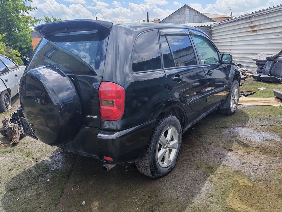 Автомобиль Тойота Рав4