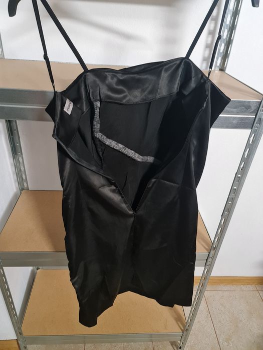 Rochie neagra, eleganta, mulata pe corp, scurta perfecta petreceri, 40