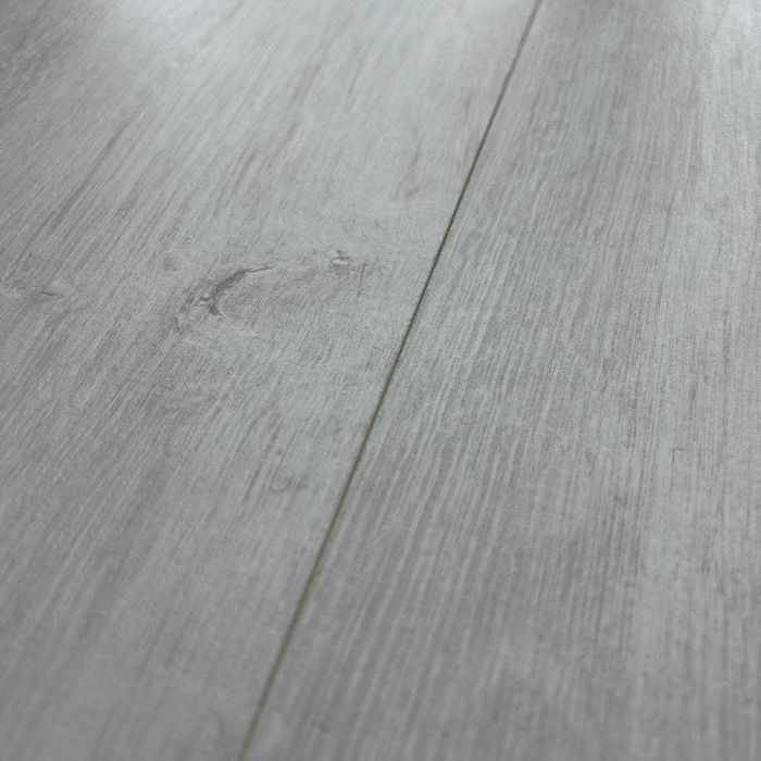 Laminat yuqori sifatga ega va arzon varianti 8mm dan 12mm gacha