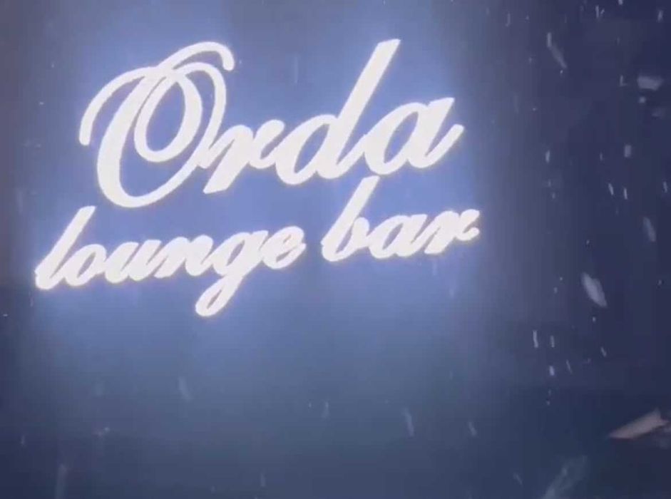 светящаяся,  неоновая вывеска