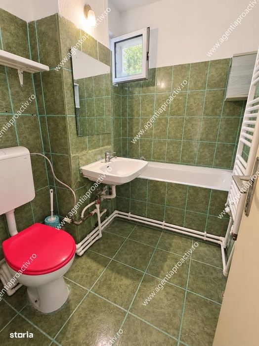 Apartament cu 4 camere , Micro 39B, etajul 1, 2 băi și 2 balcoane