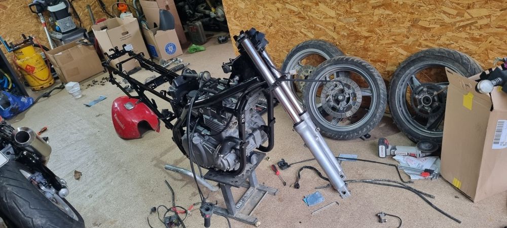 Vand kawasaki er 5 2001 se conduce si cu A2